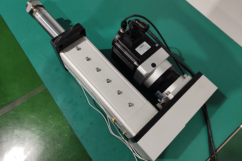 纠偏电缸为何用伺服电缸而不用步进电缸？